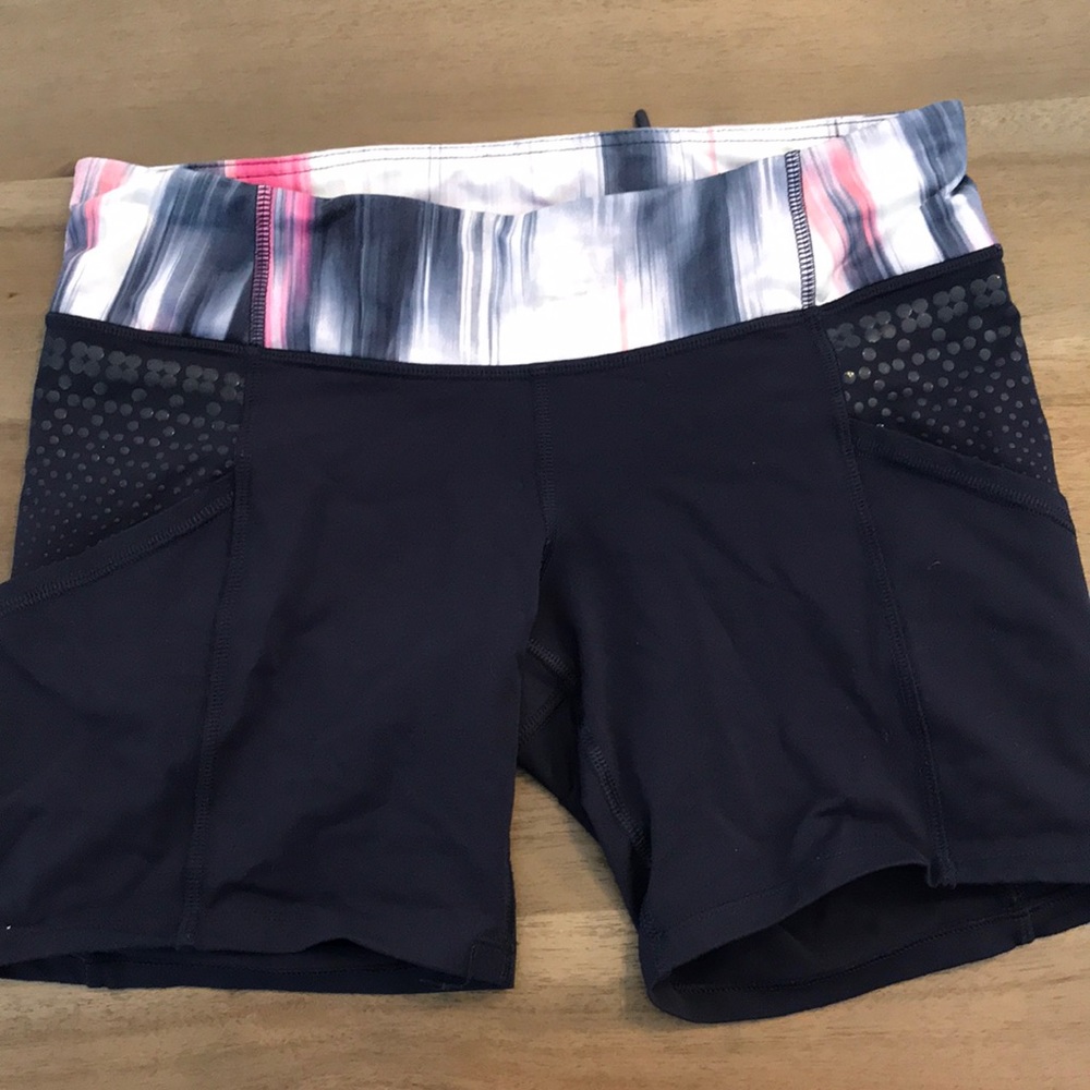 Lululemon Dart and Dash short in indigo size 8